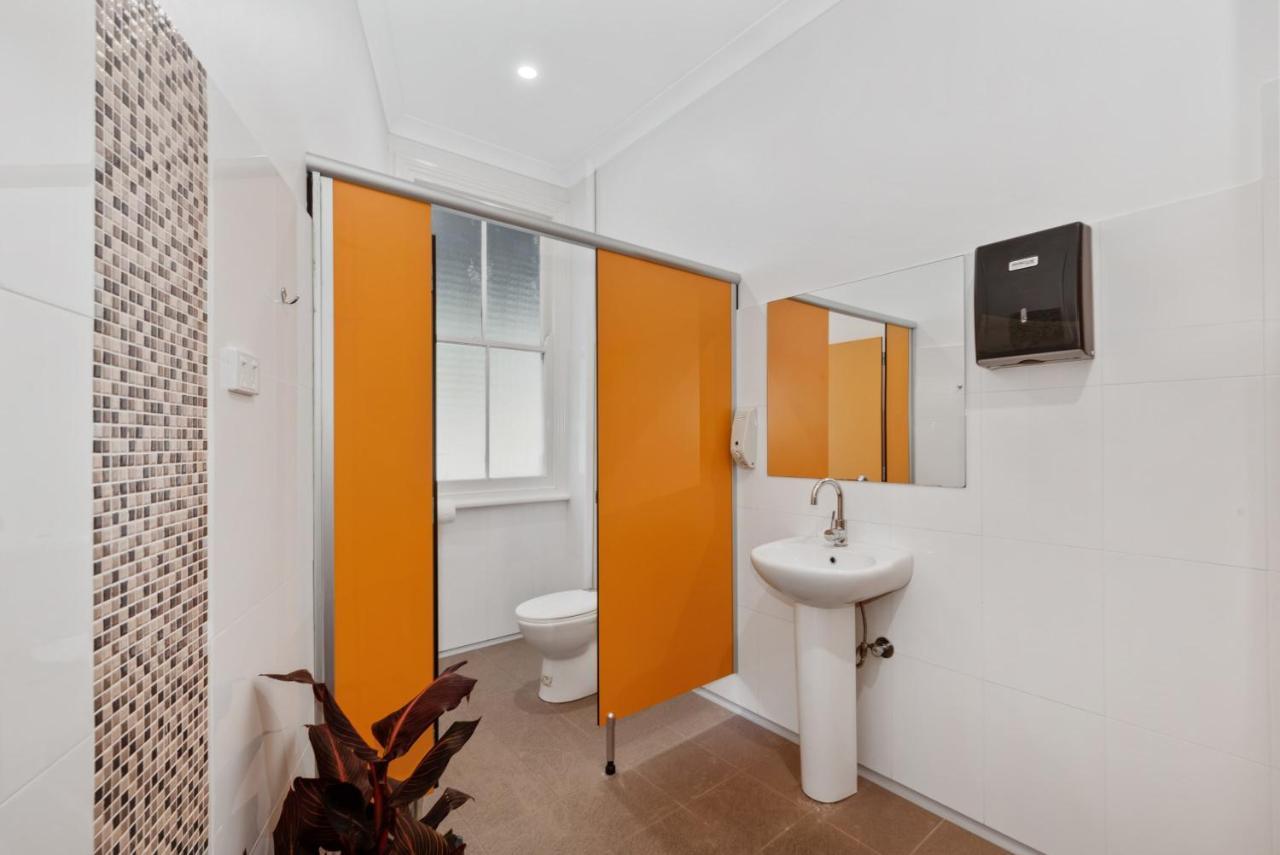 The Commercial Quarters - Room 1-Has Air Conditioning, Free Wifi, Tv And Fridge Millthorpe Exterior foto
