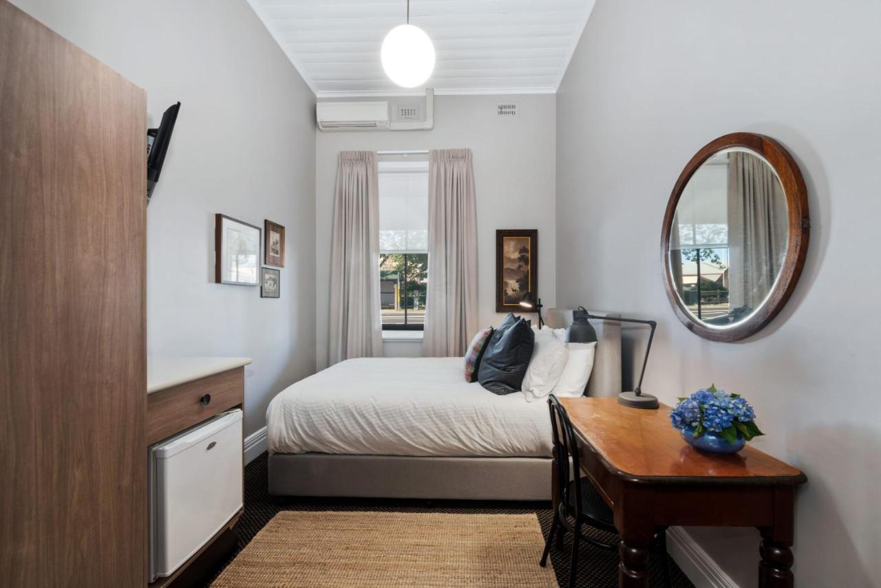 The Commercial Quarters - Room 1-Has Air Conditioning, Free Wifi, Tv And Fridge Millthorpe Exterior foto